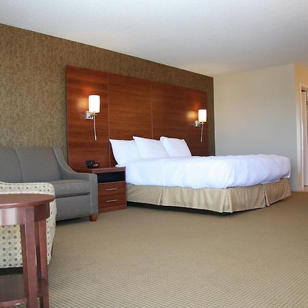 Budget Host Inn & Suites Saint-Ignace Extérieur photo