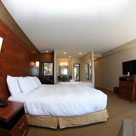 Budget Host Inn & Suites Saint-Ignace Extérieur photo