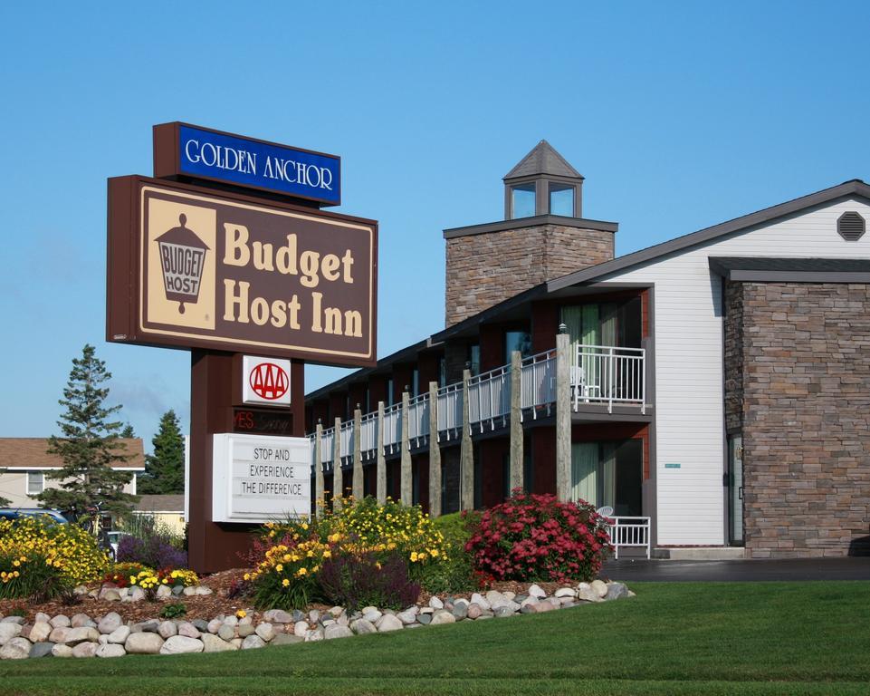 Budget Host Inn & Suites Saint-Ignace Extérieur photo