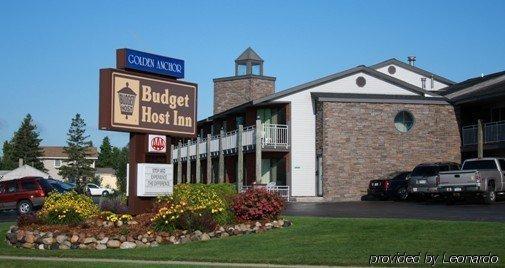 Budget Host Inn & Suites Saint-Ignace Extérieur photo