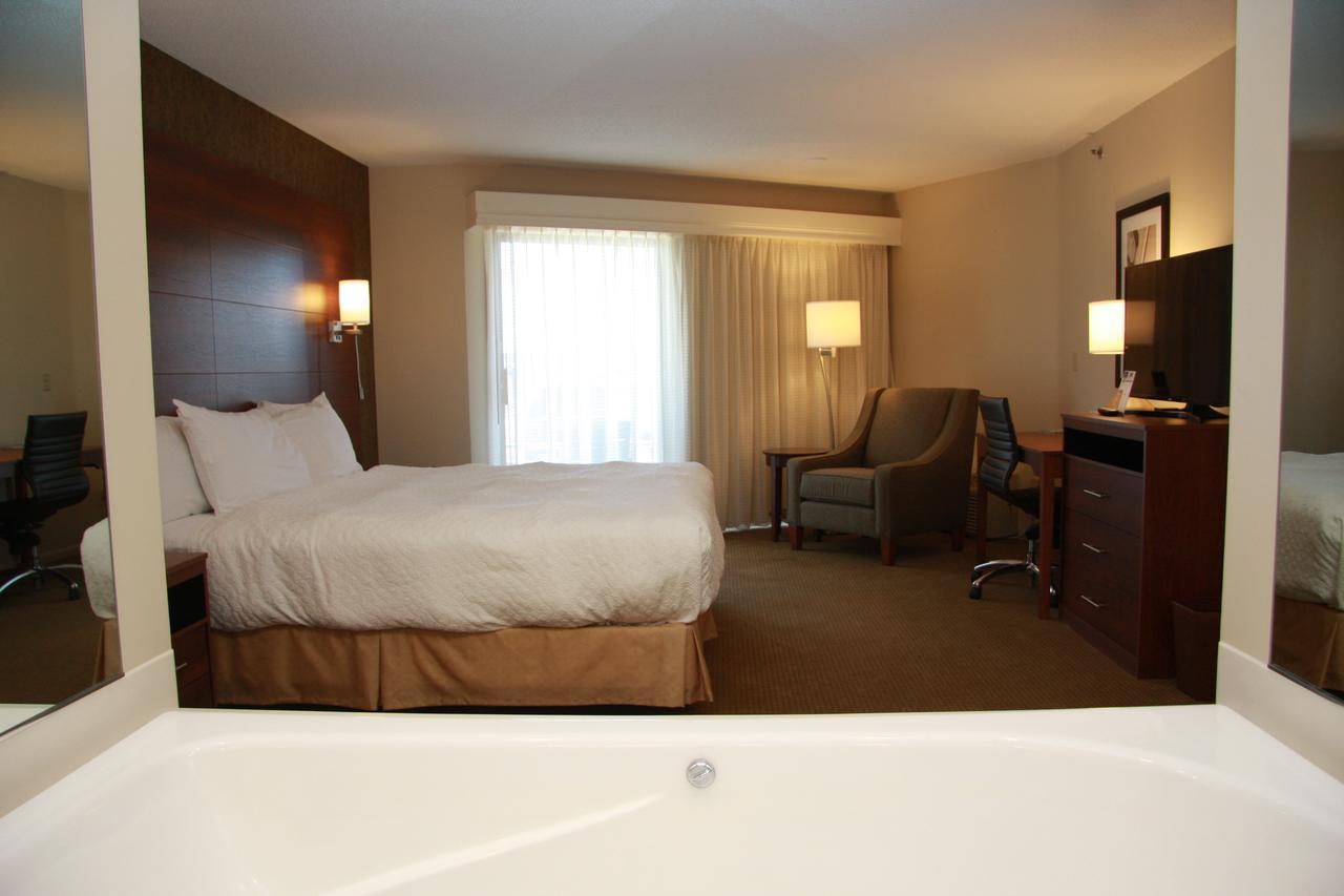 Budget Host Inn & Suites Saint-Ignace Extérieur photo