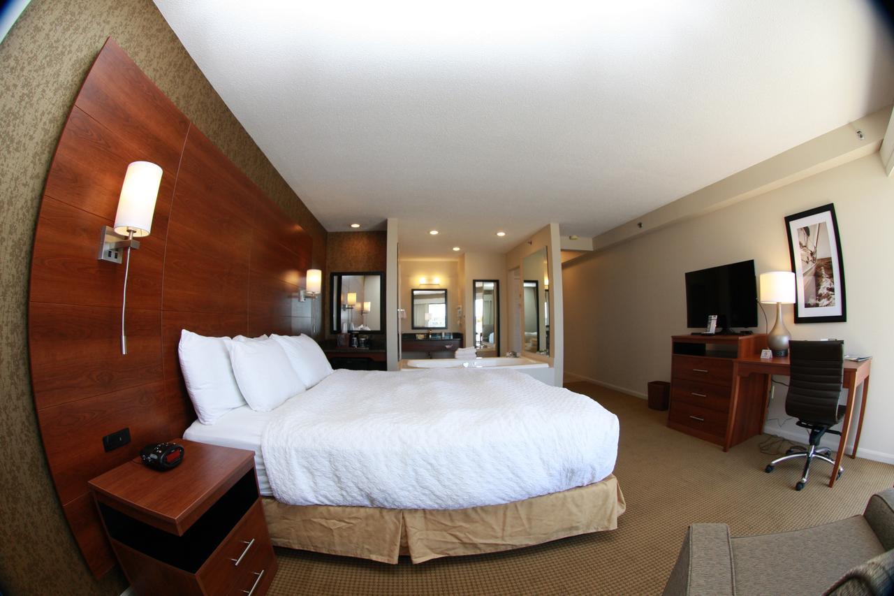 Budget Host Inn & Suites Saint-Ignace Extérieur photo