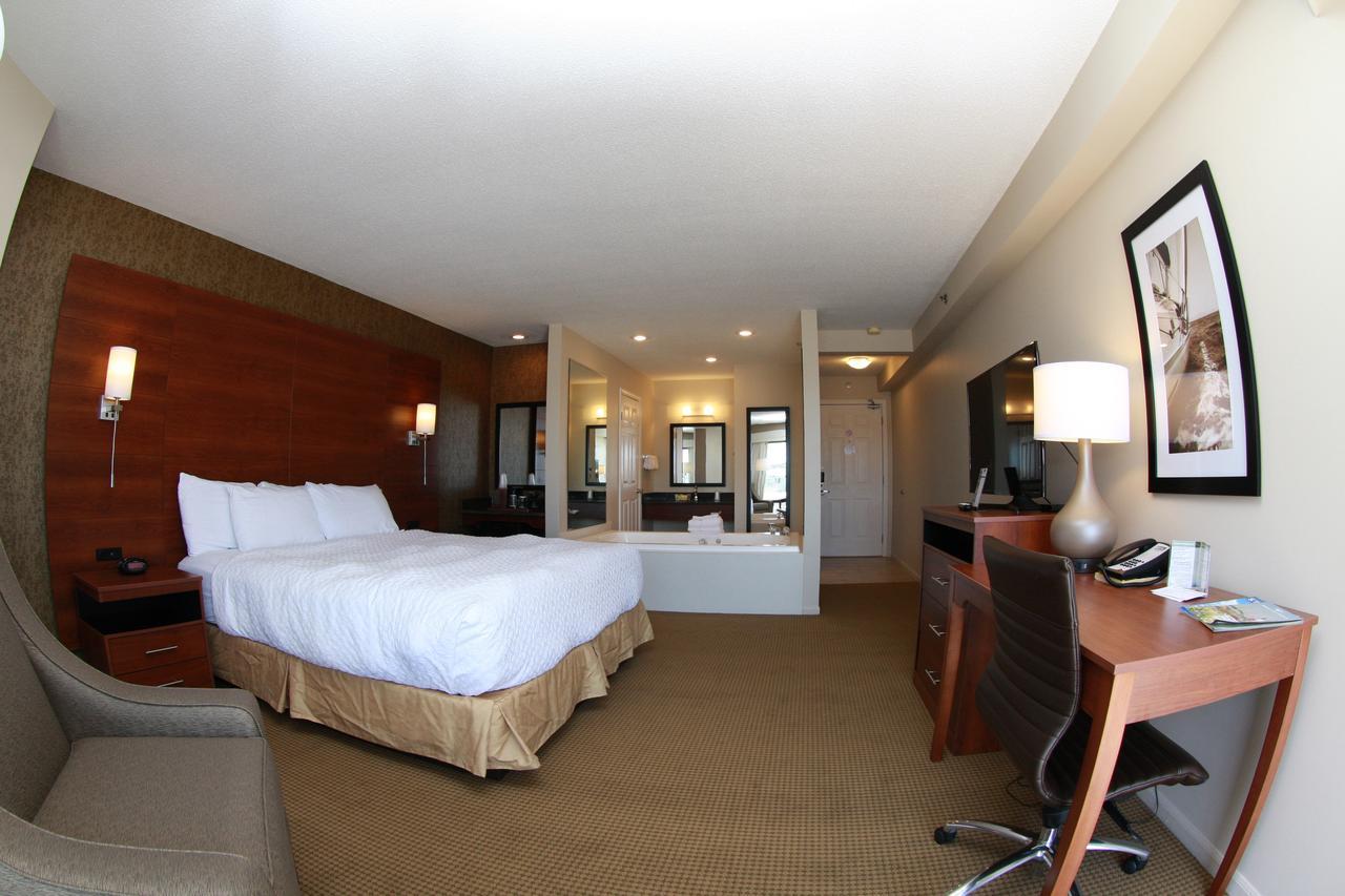 Budget Host Inn & Suites Saint-Ignace Extérieur photo