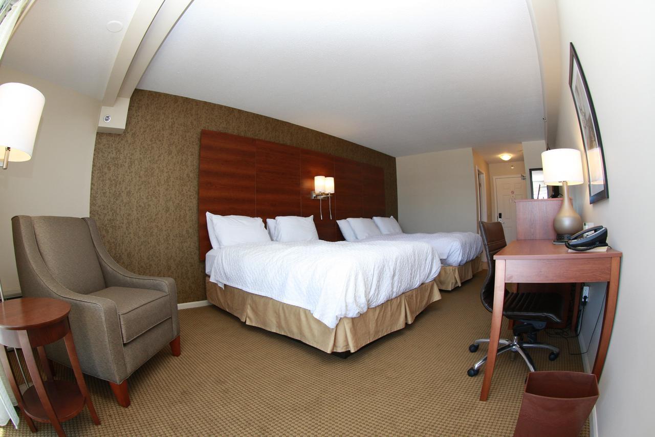 Budget Host Inn & Suites Saint-Ignace Extérieur photo