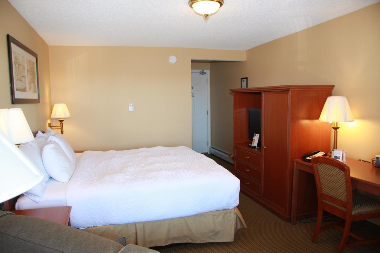 Budget Host Inn & Suites Saint-Ignace Extérieur photo