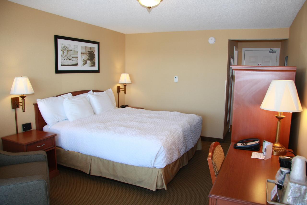 Budget Host Inn & Suites Saint-Ignace Extérieur photo