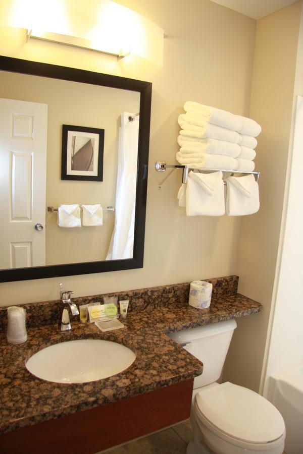 Budget Host Inn & Suites Saint-Ignace Extérieur photo