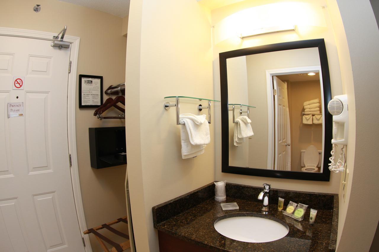 Budget Host Inn & Suites Saint-Ignace Extérieur photo