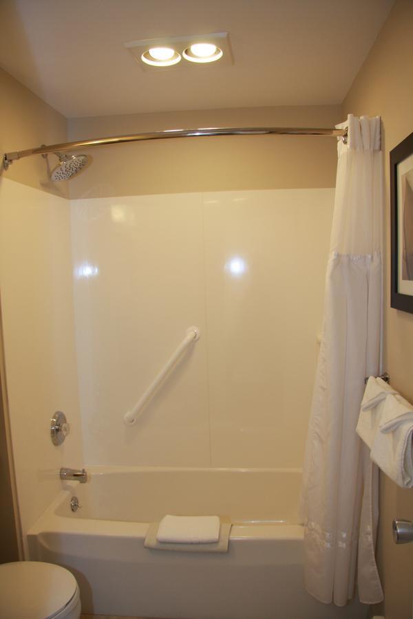 Budget Host Inn & Suites Saint-Ignace Extérieur photo