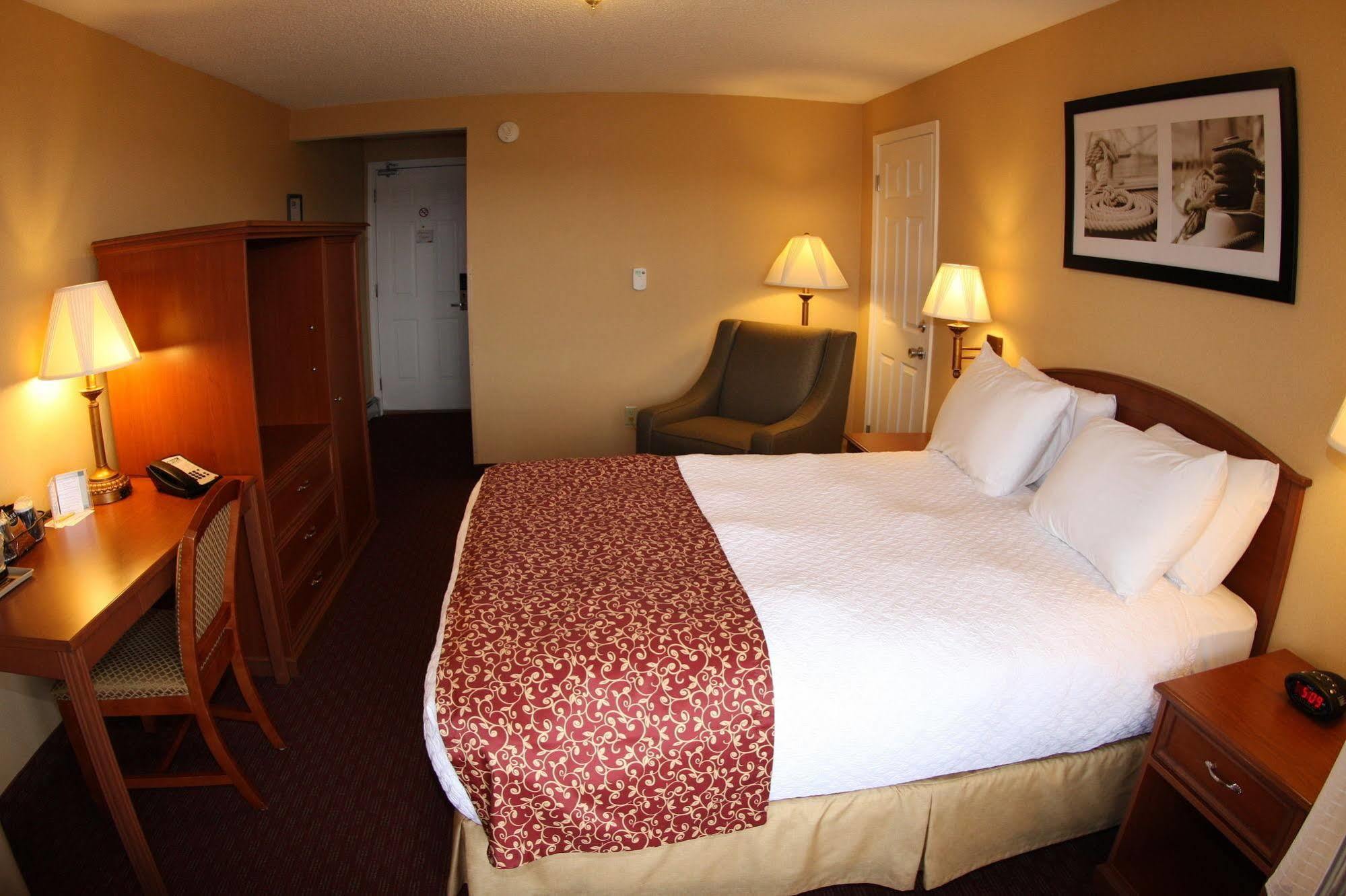 Budget Host Inn & Suites Saint-Ignace Extérieur photo