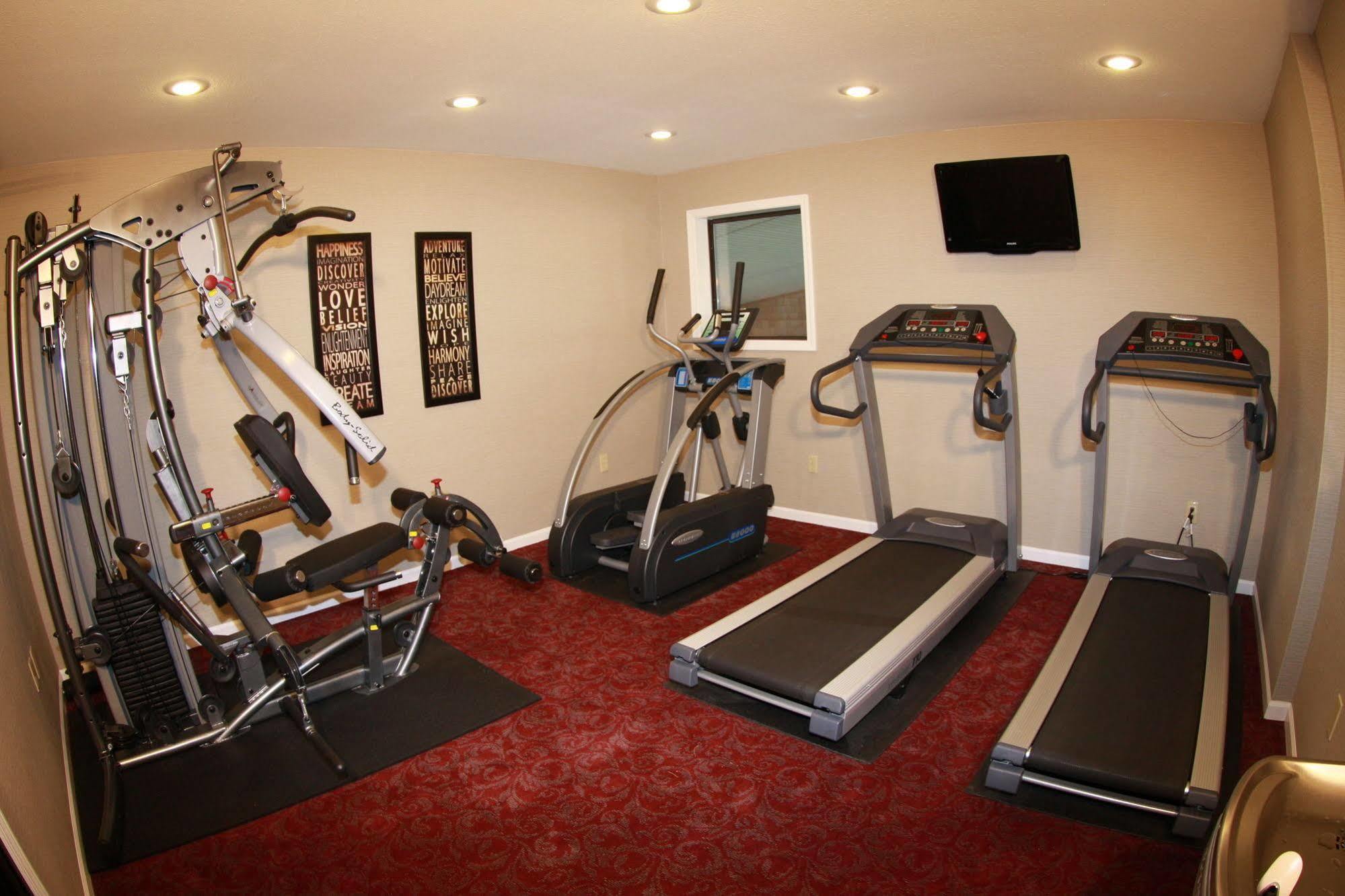Budget Host Inn & Suites Saint-Ignace Extérieur photo