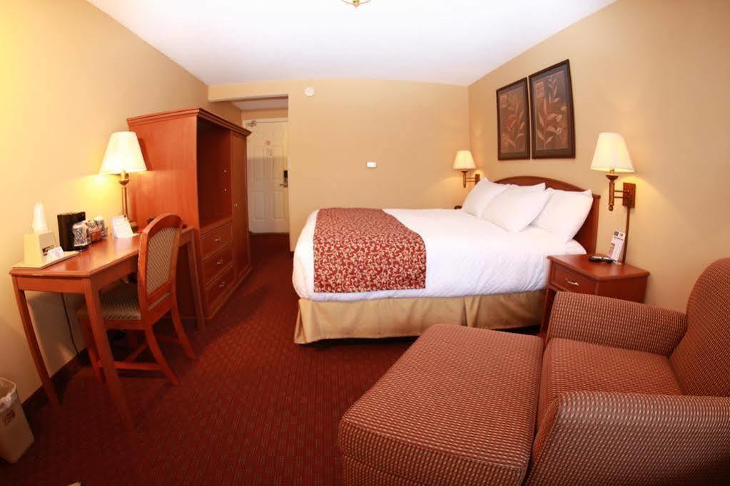 Budget Host Inn & Suites Saint-Ignace Extérieur photo