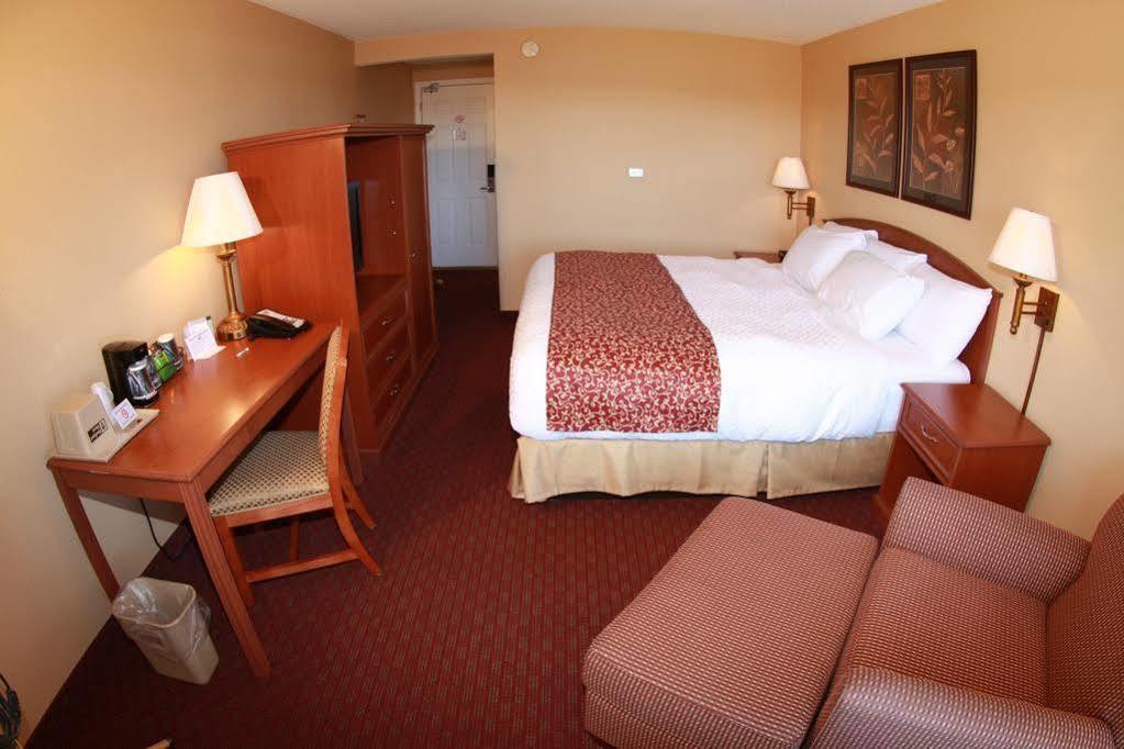 Budget Host Inn & Suites Saint-Ignace Extérieur photo