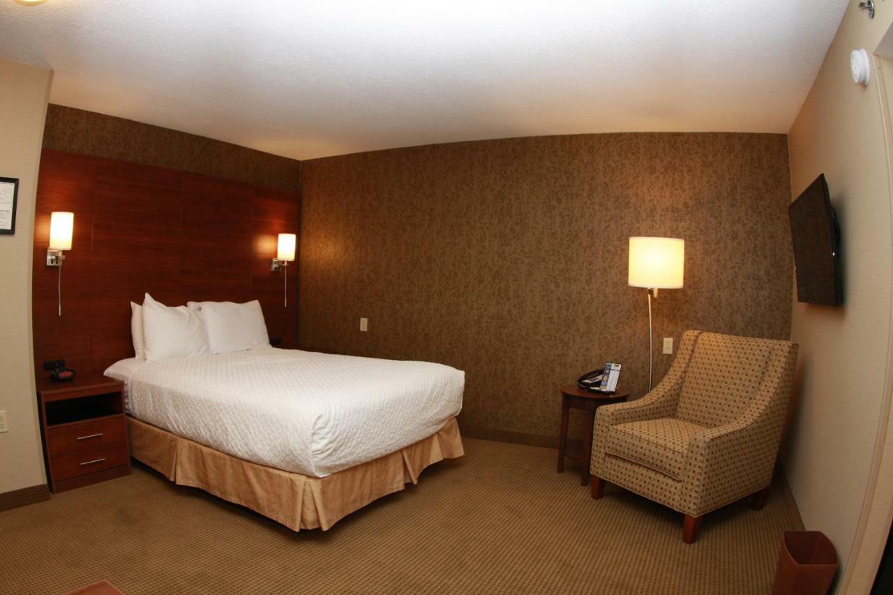 Budget Host Inn & Suites Saint-Ignace Extérieur photo