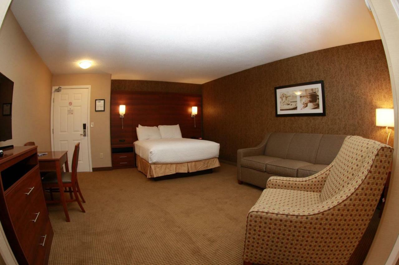 Budget Host Inn & Suites Saint-Ignace Extérieur photo